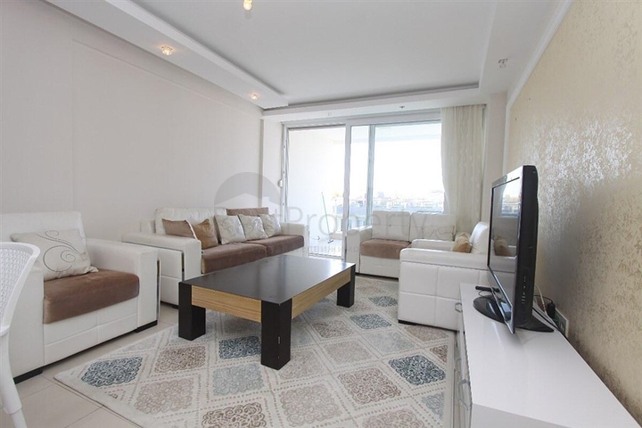 شقة غرفة وصالة مفروشة ضمن مجمع سكني في منطقة توسمور / الانيا 