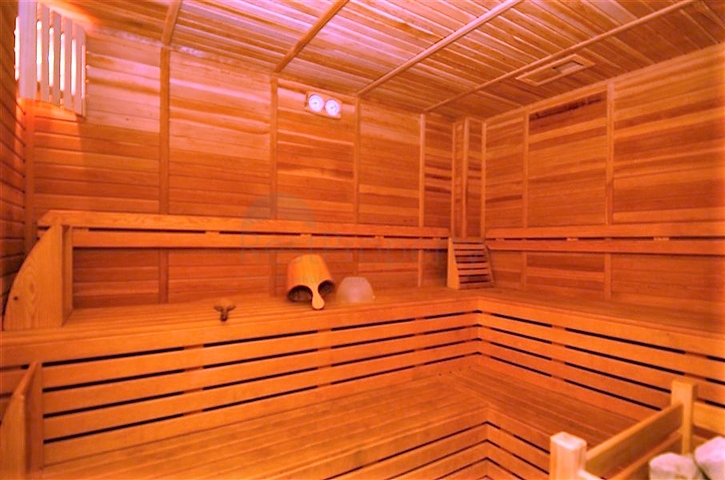 شقة غرفة وصالة مفروشة ضمن مجمع سكني في منطقة توسمور / الانيا 