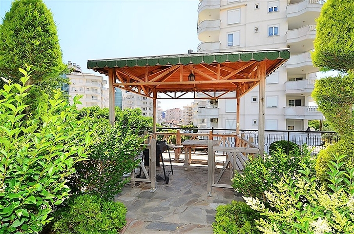 شقة غرفة وصالة مفروشة ضمن مجمع سكني في منطقة توسمور / الانيا 