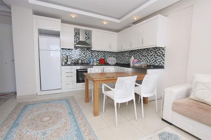 شقة غرفة وصالة مفروشة ضمن مجمع سكني في منطقة توسمور / الانيا 