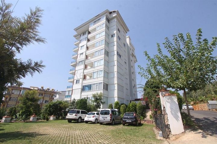 شقة غرفة وصالة مفروشة ضمن مجمع سكني في منطقة توسمور / الانيا 