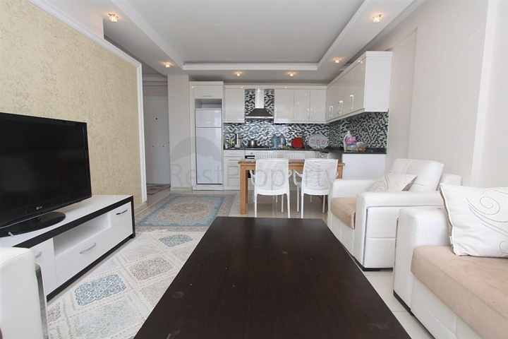 شقة غرفة وصالة مفروشة ضمن مجمع سكني في منطقة توسمور / الانيا 