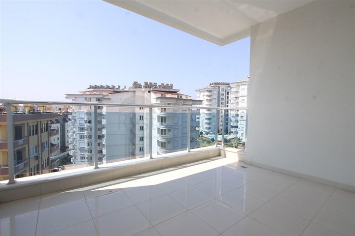 شقة غرفة وصالة مفروشة ضمن مجمع سكني في منطقة توسمور / الانيا 