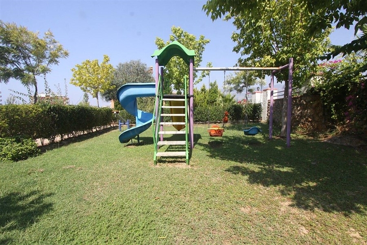 شقة غرفة وصالة مفروشة ضمن مجمع سكني في منطقة توسمور / الانيا 