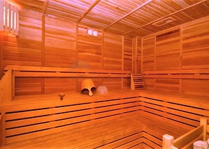 شقة غرفة وصالة مفروشة ضمن مجمع سكني في منطقة توسمور / الانيا 