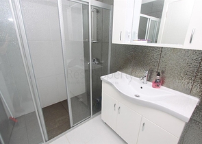 شقة غرفة وصالة مفروشة ضمن مجمع سكني في منطقة توسمور / الانيا 