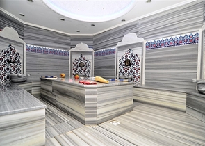 شقة غرفة وصالة مفروشة ضمن مجمع سكني في منطقة توسمور / الانيا 