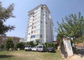 شقة غرفة وصالة مفروشة ضمن مجمع سكني في منطقة توسمور / الانيا 