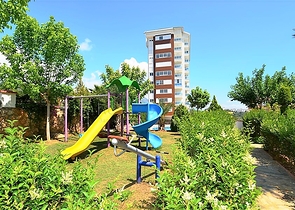 شقة غرفة وصالة مفروشة ضمن مجمع سكني في منطقة توسمور / الانيا 