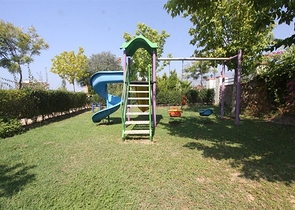 شقة غرفة وصالة مفروشة ضمن مجمع سكني في منطقة توسمور / الانيا 