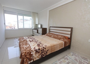 شقة غرفة وصالة مفروشة ضمن مجمع سكني في منطقة توسمور / الانيا 