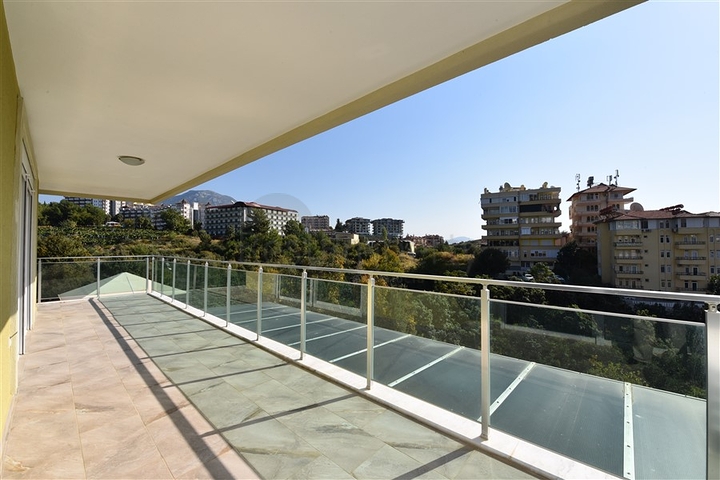 منزل العائلة - دوبلكس فاخرة - 4 غرف نوم وصالة في كاستل / الانيا 