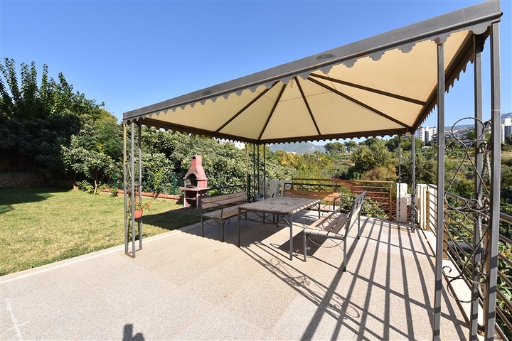 منزل العائلة - دوبلكس فاخرة - 4 غرف نوم وصالة في كاستل / الانيا 