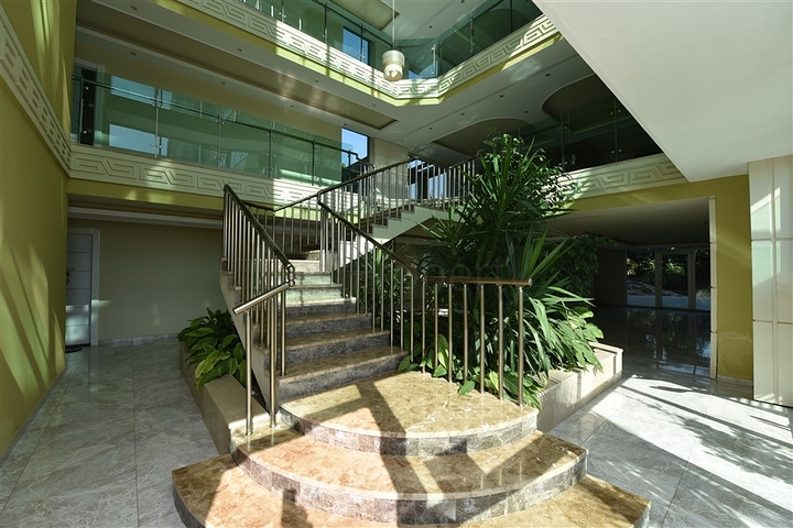 منزل العائلة - دوبلكس فاخرة - 4 غرف نوم وصالة في كاستل / الانيا 