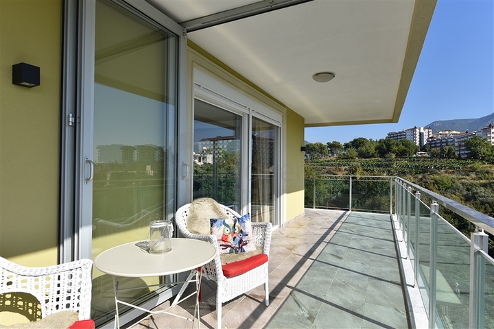 منزل العائلة - دوبلكس فاخرة - 4 غرف نوم وصالة في كاستل / الانيا 