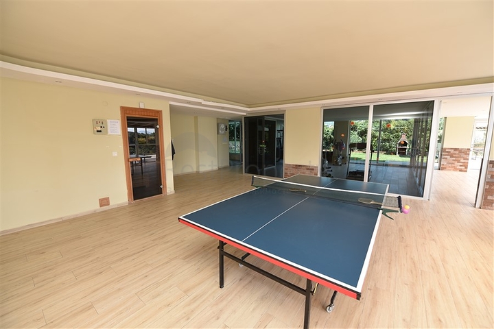 منزل العائلة - دوبلكس فاخرة - 4 غرف نوم وصالة في كاستل / الانيا 