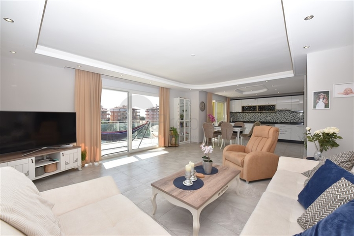 منزل العائلة - دوبلكس فاخرة - 4 غرف نوم وصالة في كاستل / الانيا 