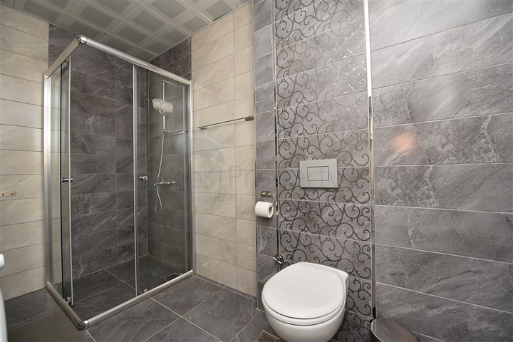 منزل العائلة - دوبلكس فاخرة - 4 غرف نوم وصالة في كاستل / الانيا 