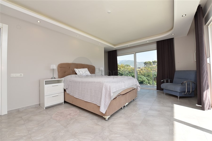 منزل العائلة - دوبلكس فاخرة - 4 غرف نوم وصالة في كاستل / الانيا 