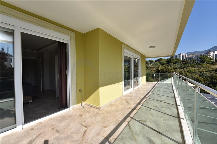 منزل العائلة - دوبلكس فاخرة - 4 غرف نوم وصالة في كاستل / الانيا 