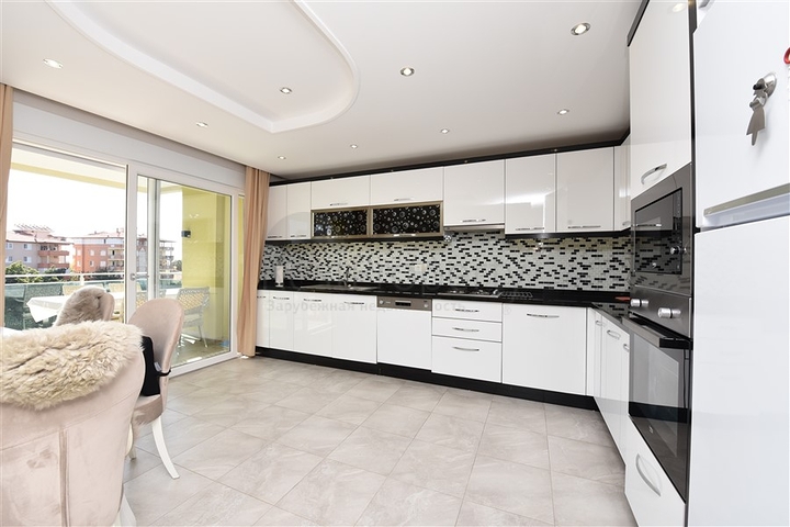 منزل العائلة - دوبلكس فاخرة - 4 غرف نوم وصالة في كاستل / الانيا 