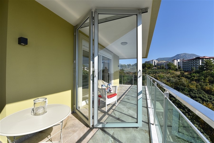 منزل العائلة - دوبلكس فاخرة - 4 غرف نوم وصالة في كاستل / الانيا 