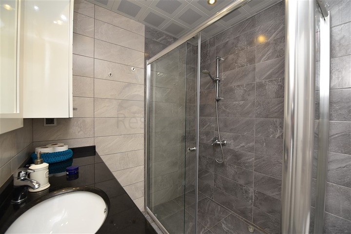 منزل العائلة - دوبلكس فاخرة - 4 غرف نوم وصالة في كاستل / الانيا 