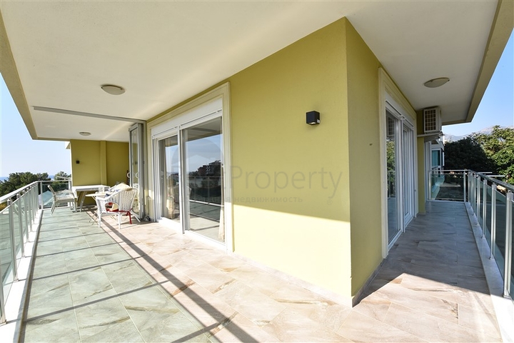 منزل العائلة - دوبلكس فاخرة - 4 غرف نوم وصالة في كاستل / الانيا 