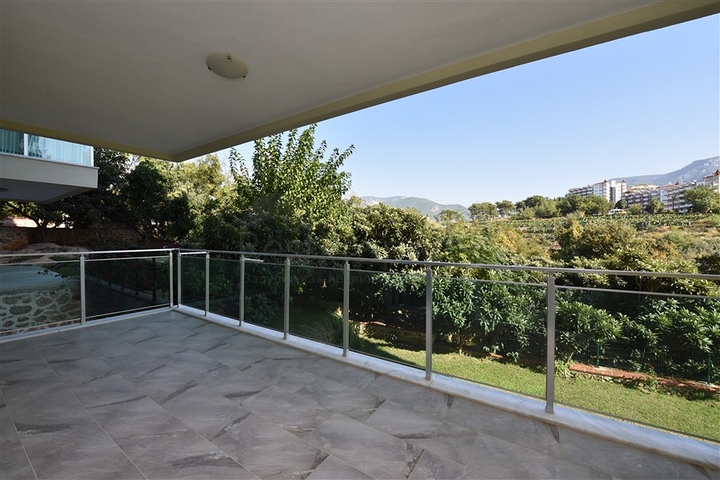 منزل العائلة - دوبلكس فاخرة - 4 غرف نوم وصالة في كاستل / الانيا 