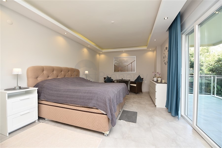 منزل العائلة - دوبلكس فاخرة - 4 غرف نوم وصالة في كاستل / الانيا 