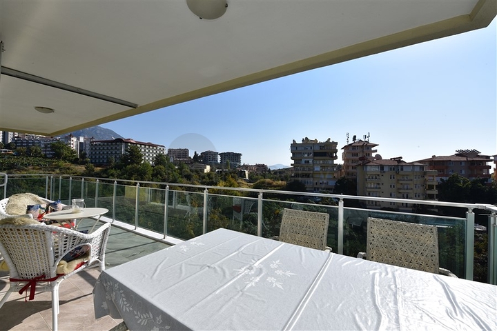 منزل العائلة - دوبلكس فاخرة - 4 غرف نوم وصالة في كاستل / الانيا 