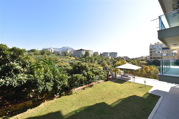 منزل العائلة - دوبلكس فاخرة - 4 غرف نوم وصالة في كاستل / الانيا 