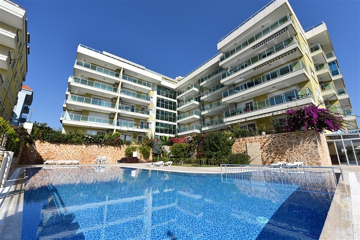 منزل العائلة - دوبلكس فاخرة - 4 غرف نوم وصالة في كاستل / الانيا 