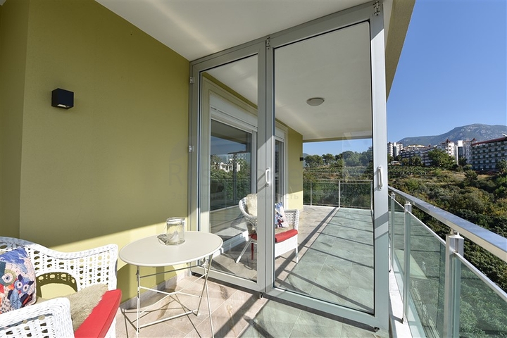 منزل العائلة - دوبلكس فاخرة - 4 غرف نوم وصالة في كاستل / الانيا 