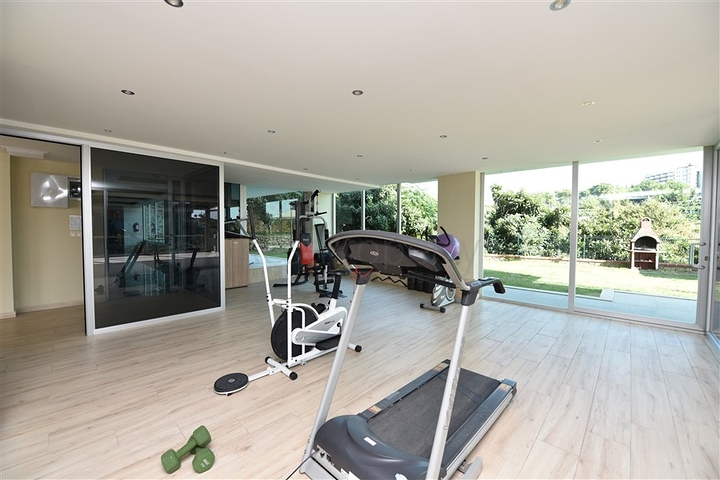 منزل العائلة - دوبلكس فاخرة - 4 غرف نوم وصالة في كاستل / الانيا 