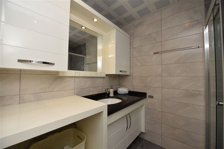 منزل العائلة - دوبلكس فاخرة - 4 غرف نوم وصالة في كاستل / الانيا 