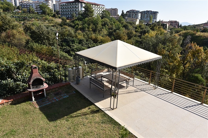 منزل العائلة - دوبلكس فاخرة - 4 غرف نوم وصالة في كاستل / الانيا 