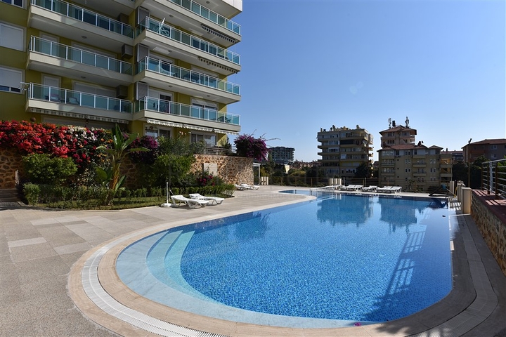 منزل العائلة - دوبلكس فاخرة - 4 غرف نوم وصالة في كاستل / الانيا 