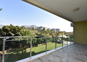 منزل العائلة - دوبلكس فاخرة - 4 غرف نوم وصالة في كاستل / الانيا 