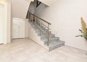 منزل العائلة - دوبلكس فاخرة - 4 غرف نوم وصالة في كاستل / الانيا 