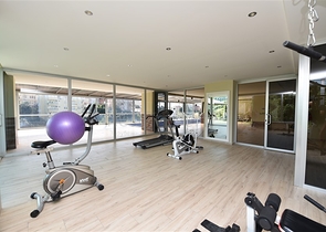 منزل العائلة - دوبلكس فاخرة - 4 غرف نوم وصالة في كاستل / الانيا 