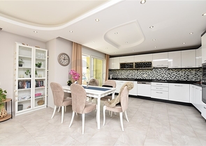 منزل العائلة - دوبلكس فاخرة - 4 غرف نوم وصالة في كاستل / الانيا 