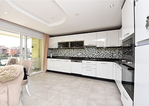 منزل العائلة - دوبلكس فاخرة - 4 غرف نوم وصالة في كاستل / الانيا 