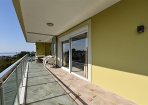 منزل العائلة - دوبلكس فاخرة - 4 غرف نوم وصالة في كاستل / الانيا 