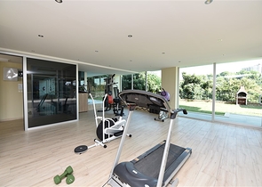 منزل العائلة - دوبلكس فاخرة - 4 غرف نوم وصالة في كاستل / الانيا 