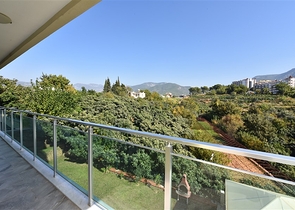 منزل العائلة - دوبلكس فاخرة - 4 غرف نوم وصالة في كاستل / الانيا 