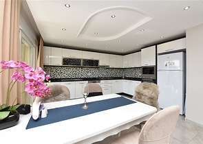 منزل العائلة - دوبلكس فاخرة - 4 غرف نوم وصالة في كاستل / الانيا 