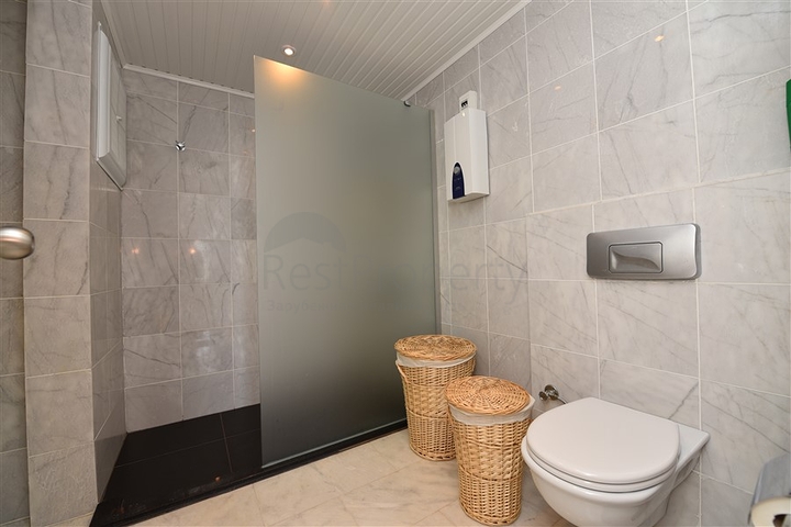 اطلالة بحر - شقة غرفتين وصالة مفروشة ضمن مجمع فاخر في الانيا  