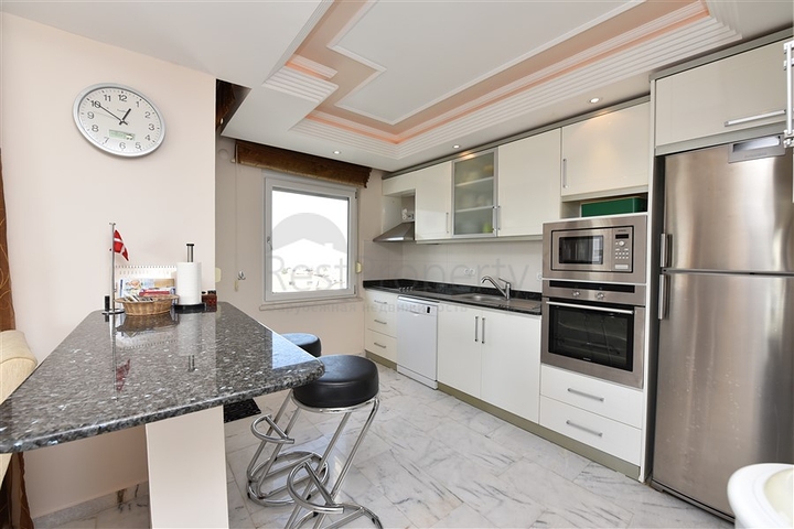 اطلالة بحر - شقة غرفتين وصالة مفروشة ضمن مجمع فاخر في الانيا  