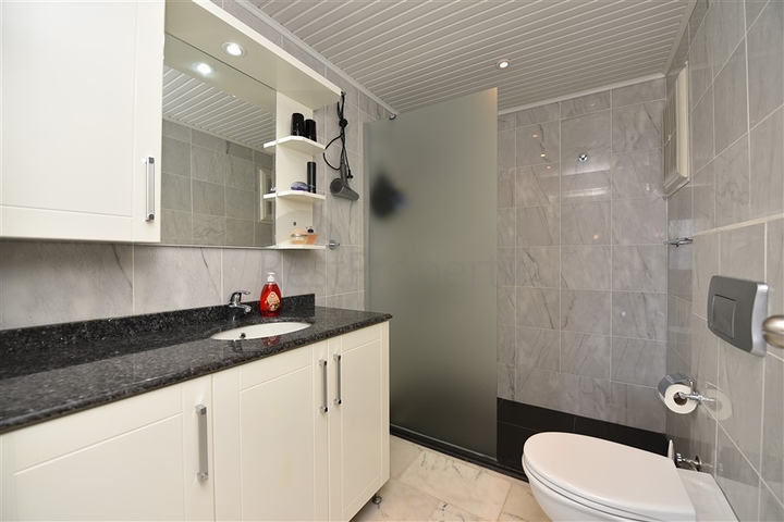 اطلالة بحر - شقة غرفتين وصالة مفروشة ضمن مجمع فاخر في الانيا  